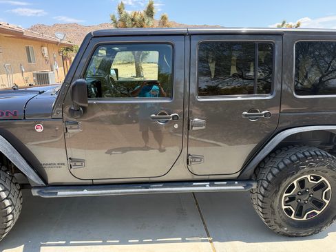 Used 2016 Jeep Wrangler Unlimited Rubicon AWD/4WD image 12
