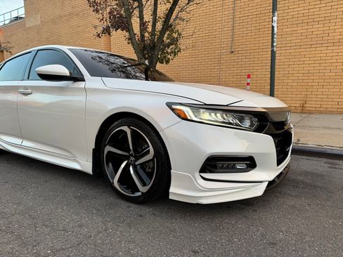 Used 2018 Honda Accord Sport image 4