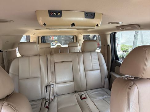 Used 2012 Chevrolet Suburban LT image 6