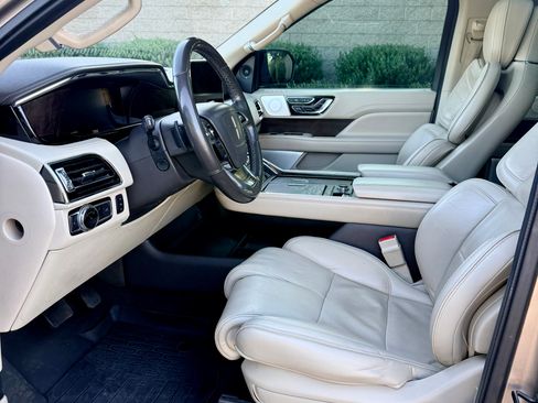 Used 2018 Lincoln Navigator L Reserve w/ Technology Package AWD/4WD image 4