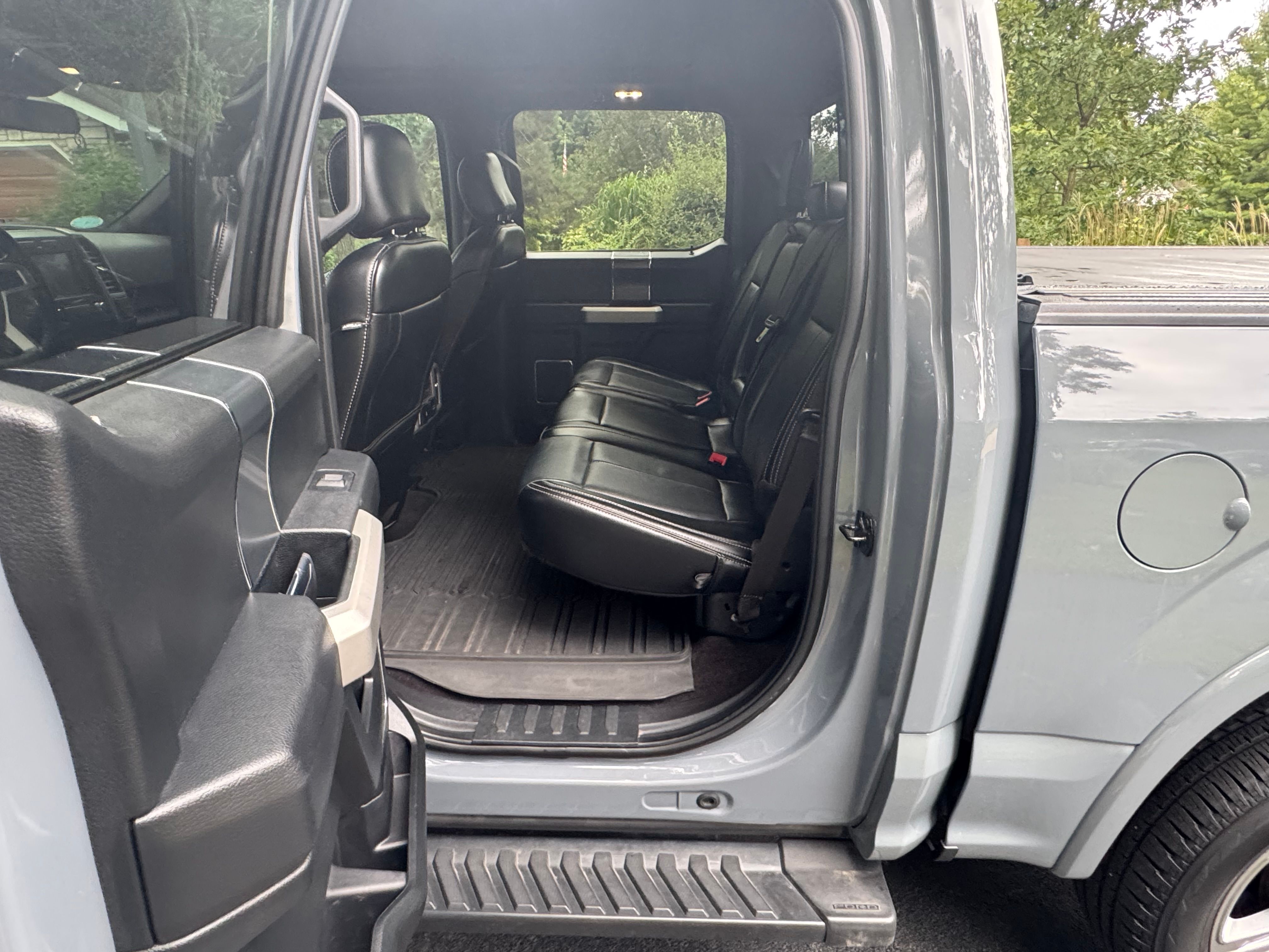 Used 2019 Ford F150 Lariat w/ Equipment Group 502A Luxury AWD/4WD image 13