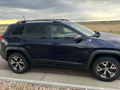 Used 2016 Jeep Cherokee Trailhawk w/ Cold Weather Group AWD/4WD image 4