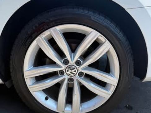 Used 2018 Volkswagen Passat 2.0T SEL Premium image 6