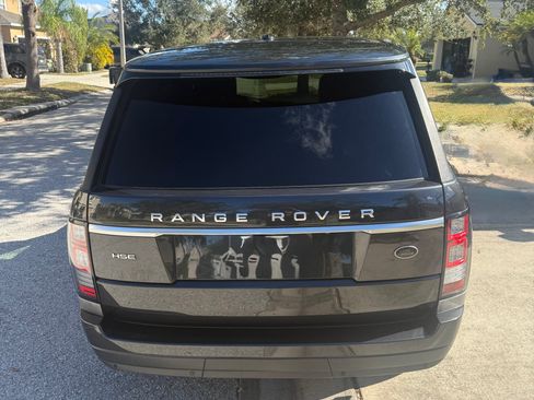 Used 2015 Land Rover Range Rover HSE image 2