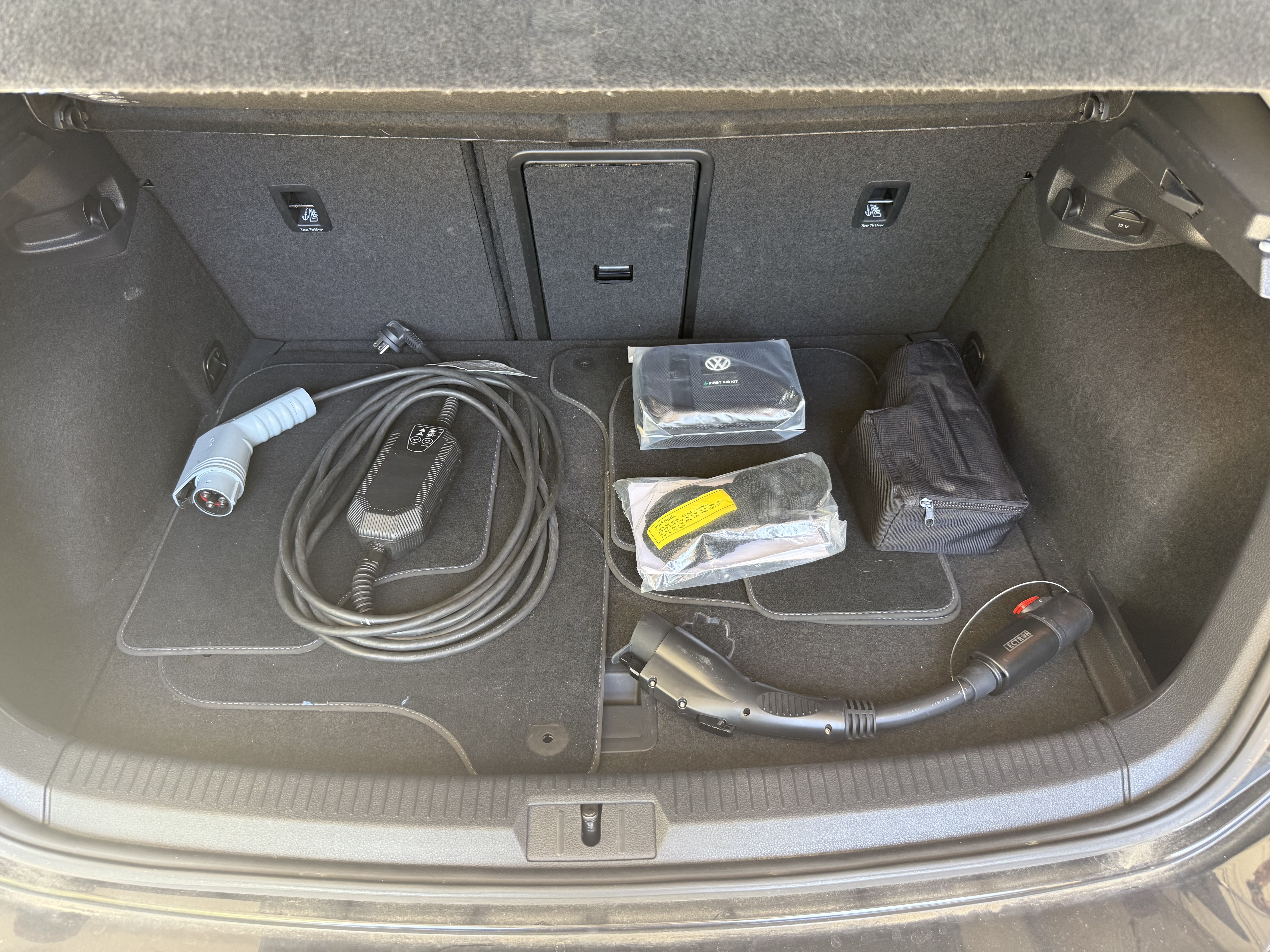Used 2016 Volkswagen e-Golf SE w/ DC Fast Charging Package FWD image 10