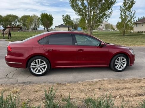 Used 2019 Volkswagen Passat 2.0T Wolfsburg w/ Wheels & Sunroof Package FWD image 16