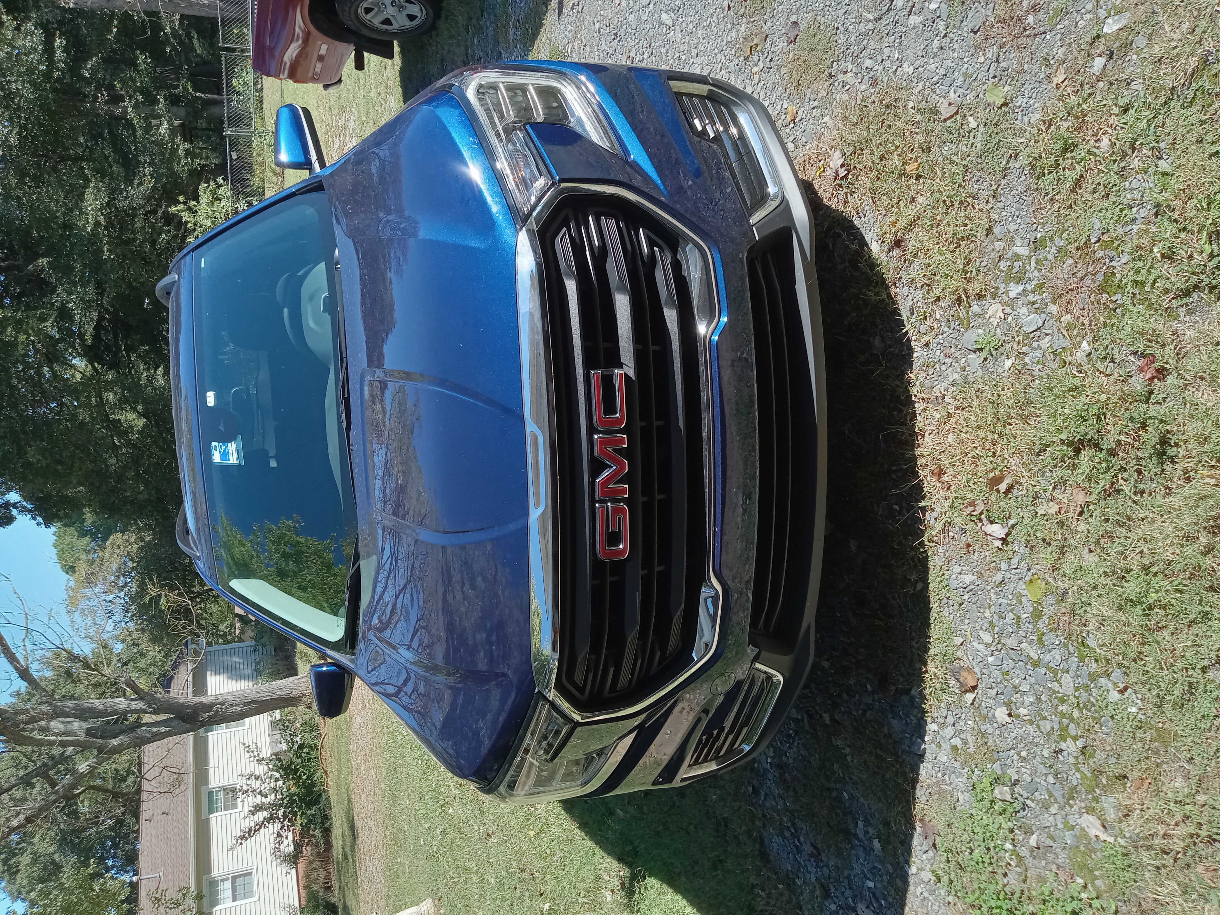 Used 2022 GMC Terrain SLE w/ Driver Convenience Package FWD image 1
