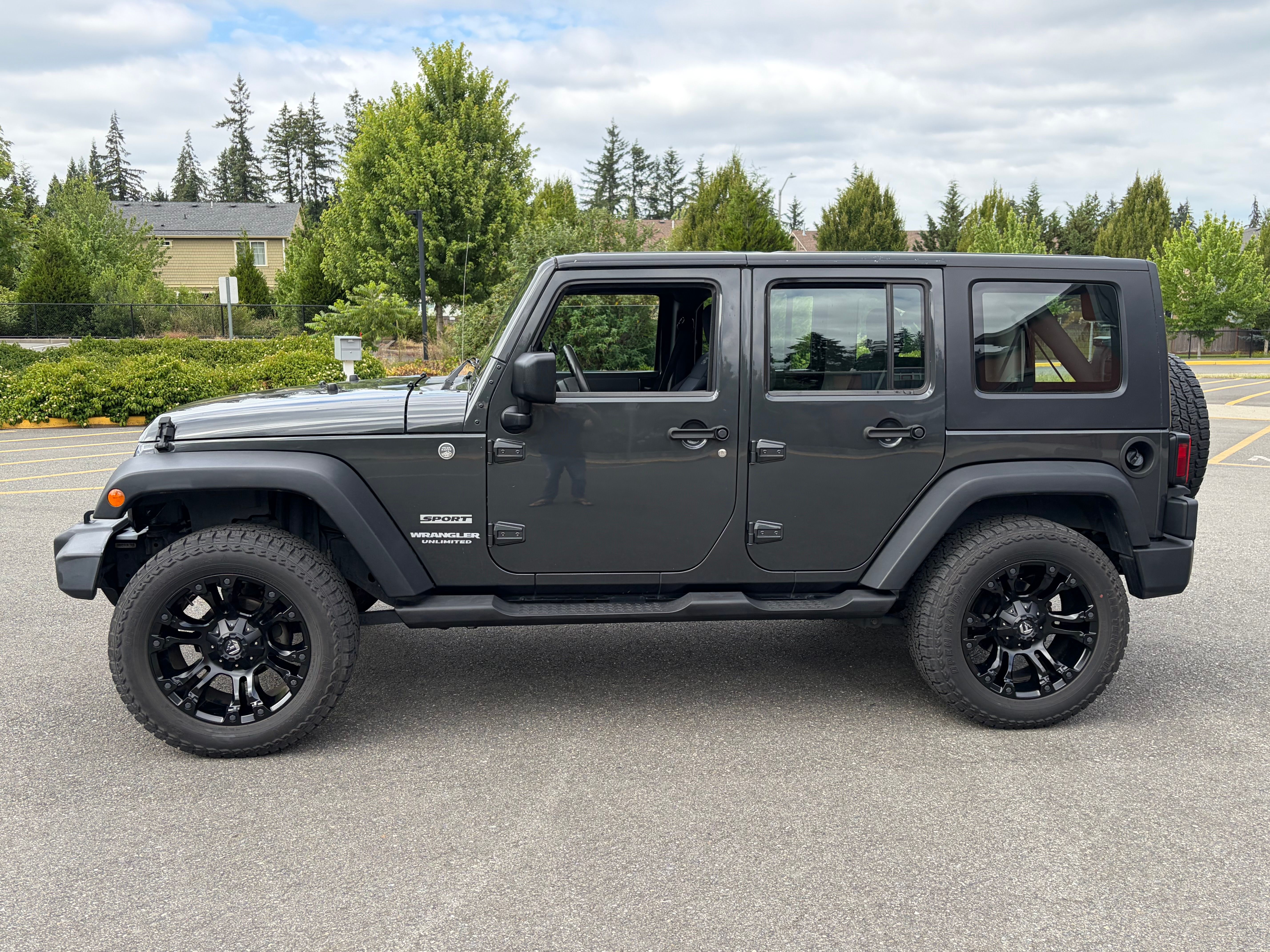 Used 2010 Jeep Wrangler Unlimited Sport AWD/4WD image 5