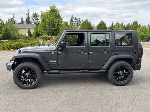 Used 2010 Jeep Wrangler Unlimited Sport AWD/4WD image 5