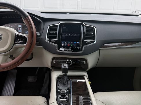 Used 2017 Volvo XC90 T5 Momentum w/ Momentum Plus Package image 6