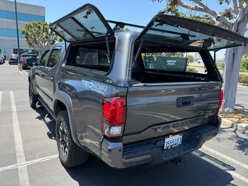 Used 2019 Toyota Tacoma TRD Off-Road AWD/4WD image 5
