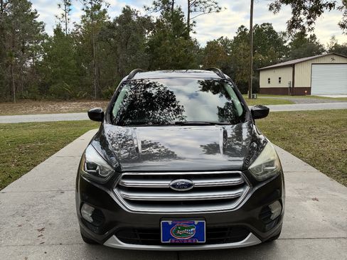 Used 2017 Ford Escape SE w/ SE Leather Comfort Package image 4