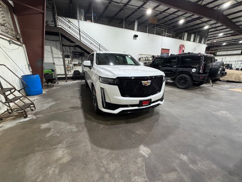 Used 2022 Cadillac Escalade ESV Sport w/ Touring Package image 5