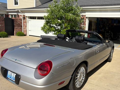 Used 2005 Ford Thunderbird Deluxe image 6