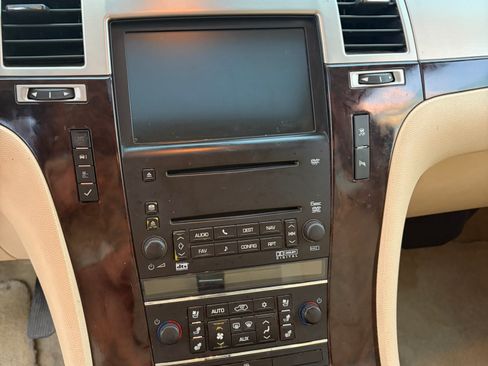 Used 2008 Cadillac Escalade ESV AWD image 8