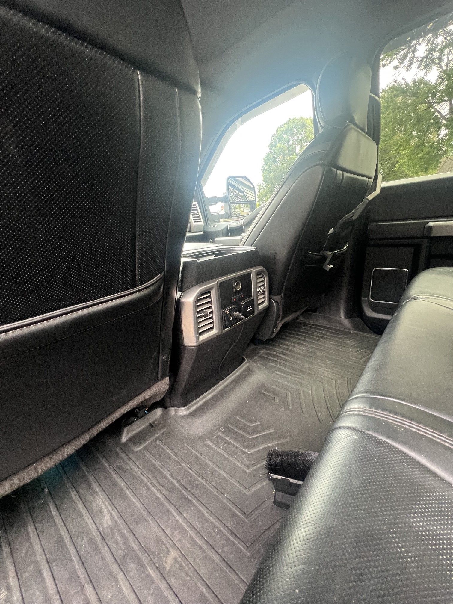 Used 2018 Ford F350 Platinum w/ Platinum Ultimate Package AWD/4WD image 11