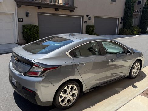 Used 2019 Chevrolet Volt Premier w/ Driver Confidence II Package FWD image 22