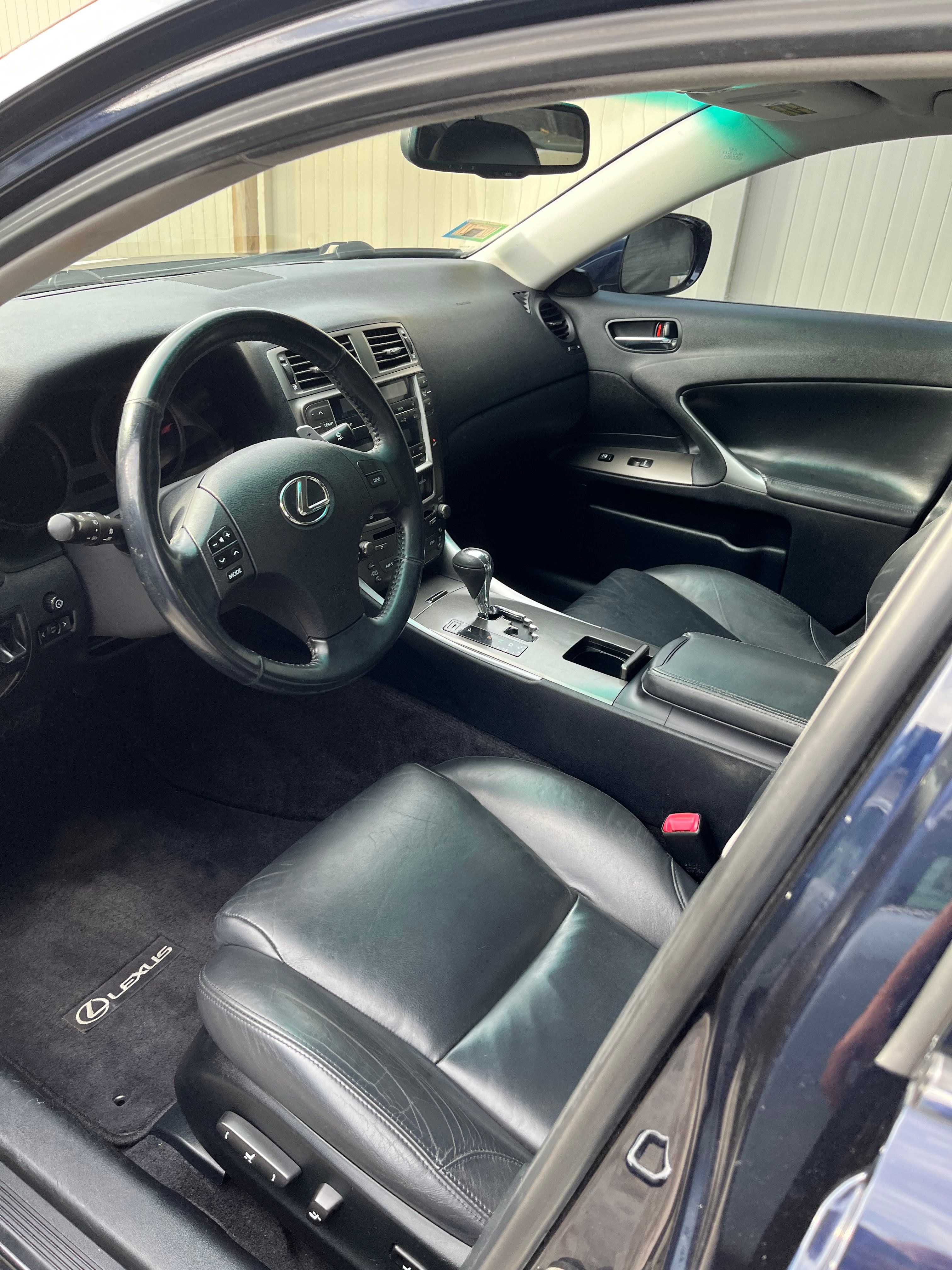 Used 2008 Lexus IS 250 w/ Preferred Accessory Pkg RWD image 12