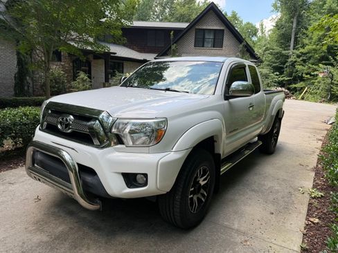 Used 2013 Toyota Tacoma 4x4 Access Cab V6 w/ SR5 Pkg image 2