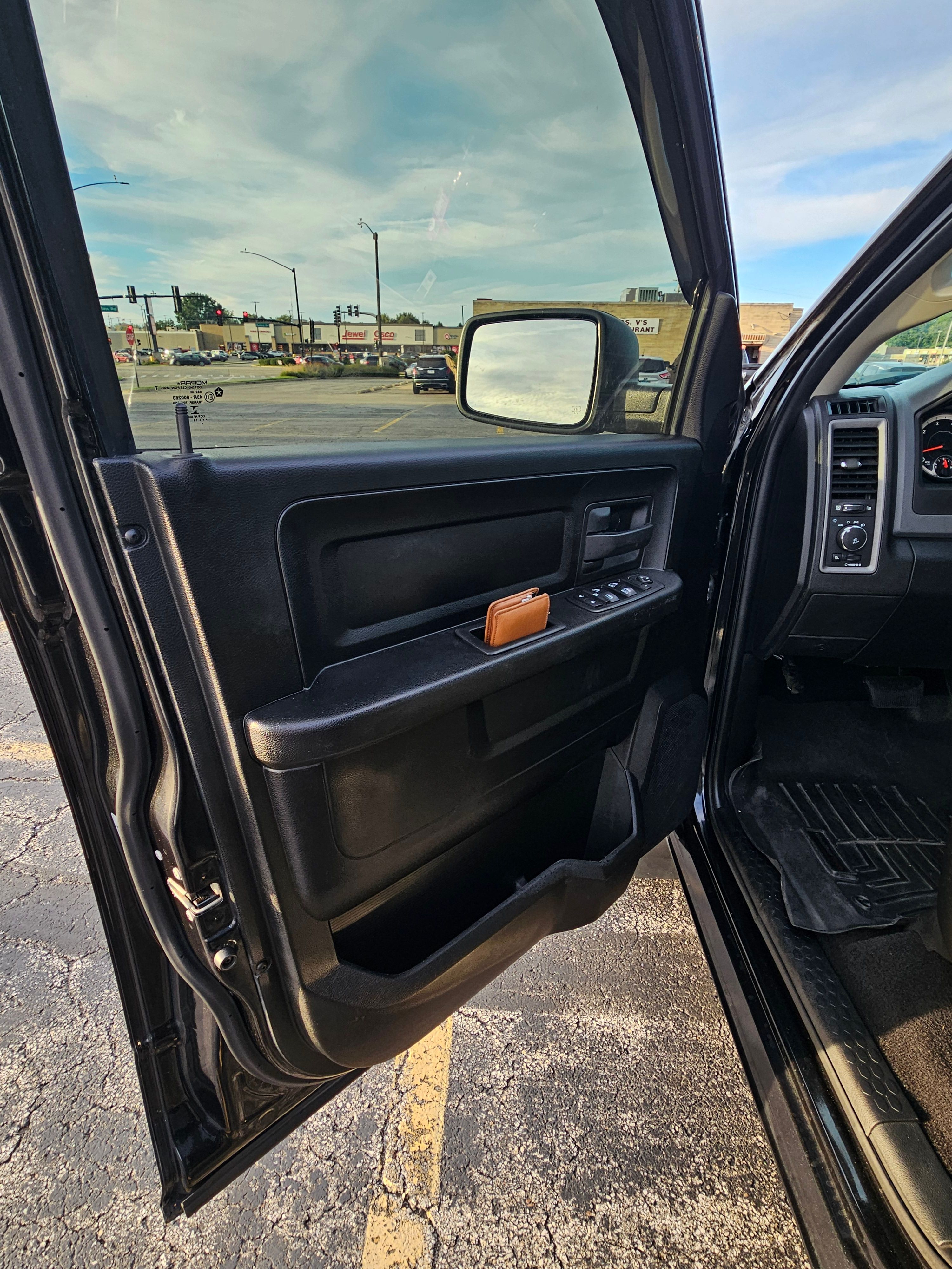 Used 2018 RAM 1500 Express w/ Express Value Package AWD/4WD image 22