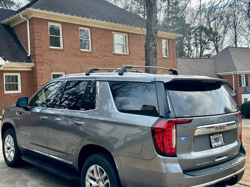 Used 2022 GMC Yukon SLT w/ SLT Premium Package image 14