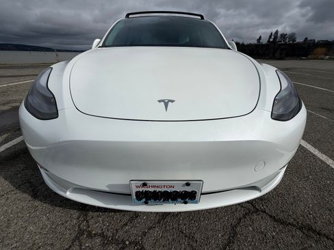 Used 2023 Tesla Model Y Performance image 11