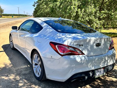 Used 2013 Hyundai Genesis 2.0T image 9