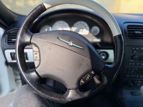 Used 2003 Ford Thunderbird image 9