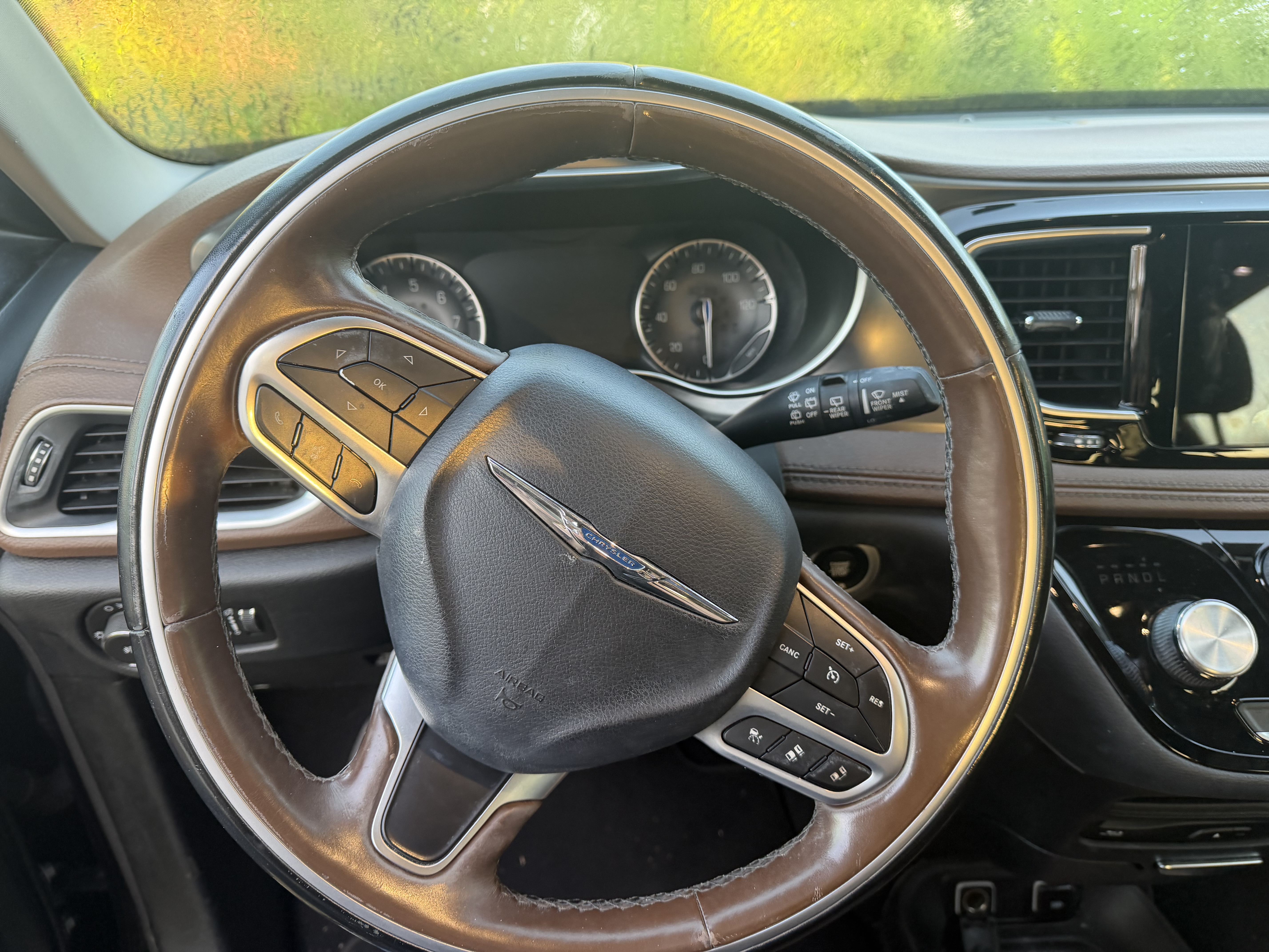 Used 2018 Chrysler Pacifica Limited w/ Advanced Safetytec Group FWD image 4