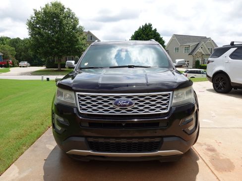 Used 2016 Ford Explorer Platinum AWD/4WD image 4