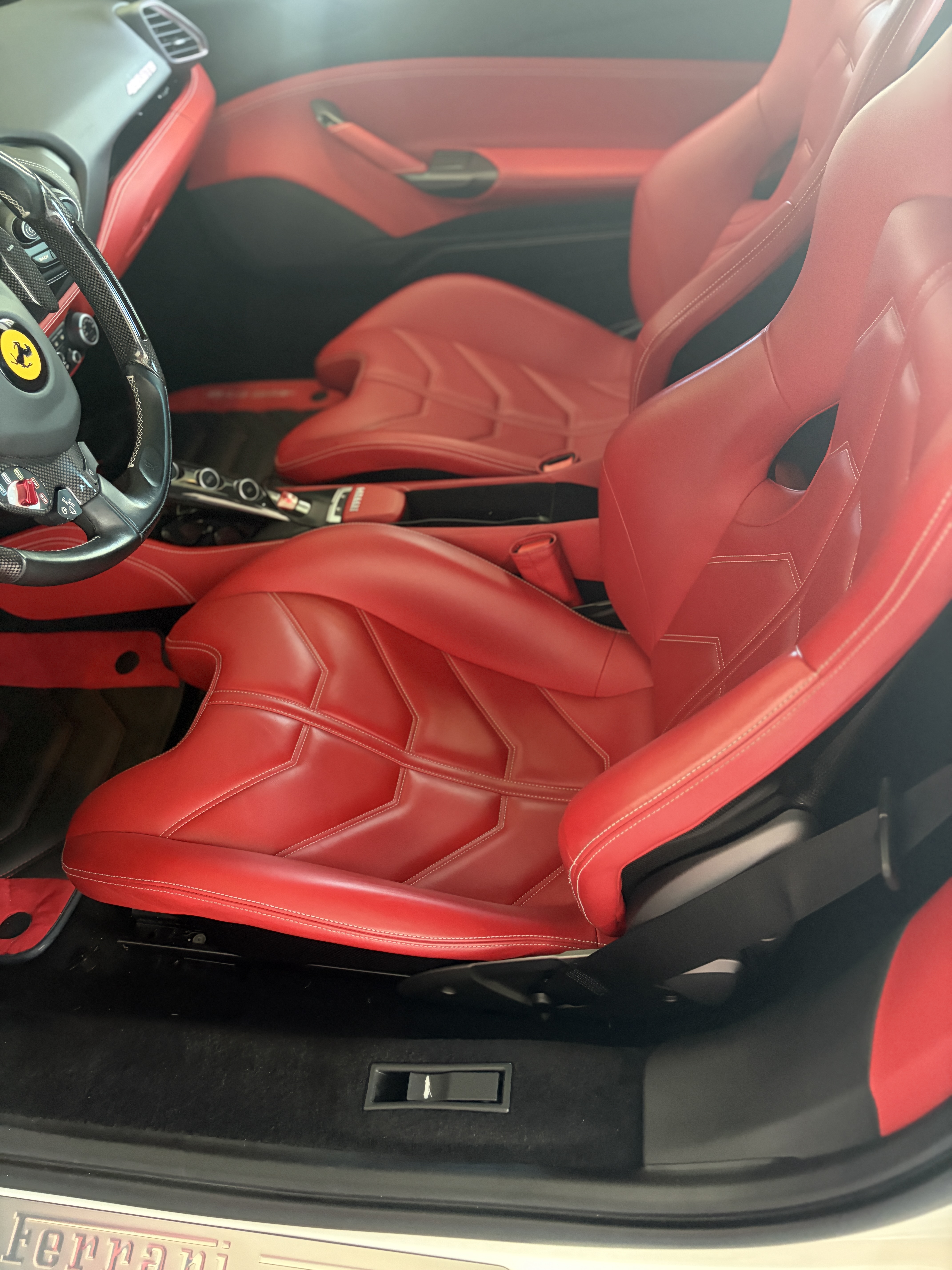 Used 2018 Ferrari 488 GTB RWD image 16