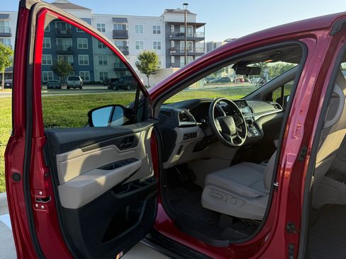 Used 2022 Honda Odyssey EX image 4