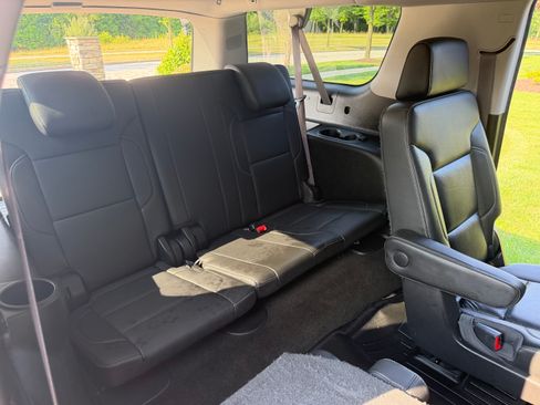 Used 2017 Chevrolet Suburban LT w/ Luxury Package AWD/4WD image 15