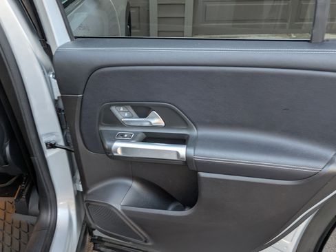 Used 2020 Mercedes-Benz GLB 250 4MATIC image 16