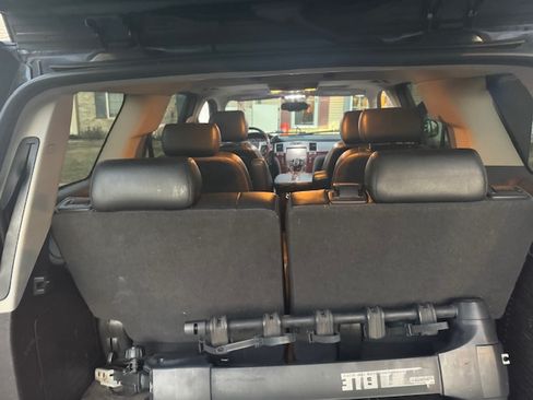 Used 2010 Cadillac Escalade Luxury image 14