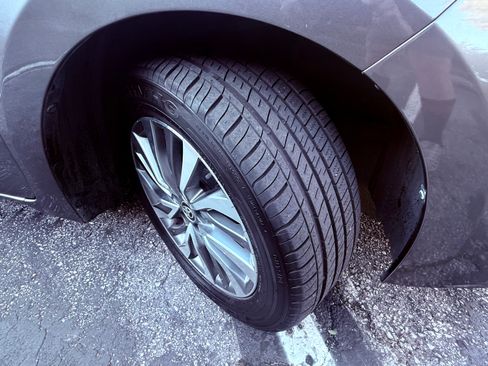 Used 2018 Toyota Corolla XLE image 23