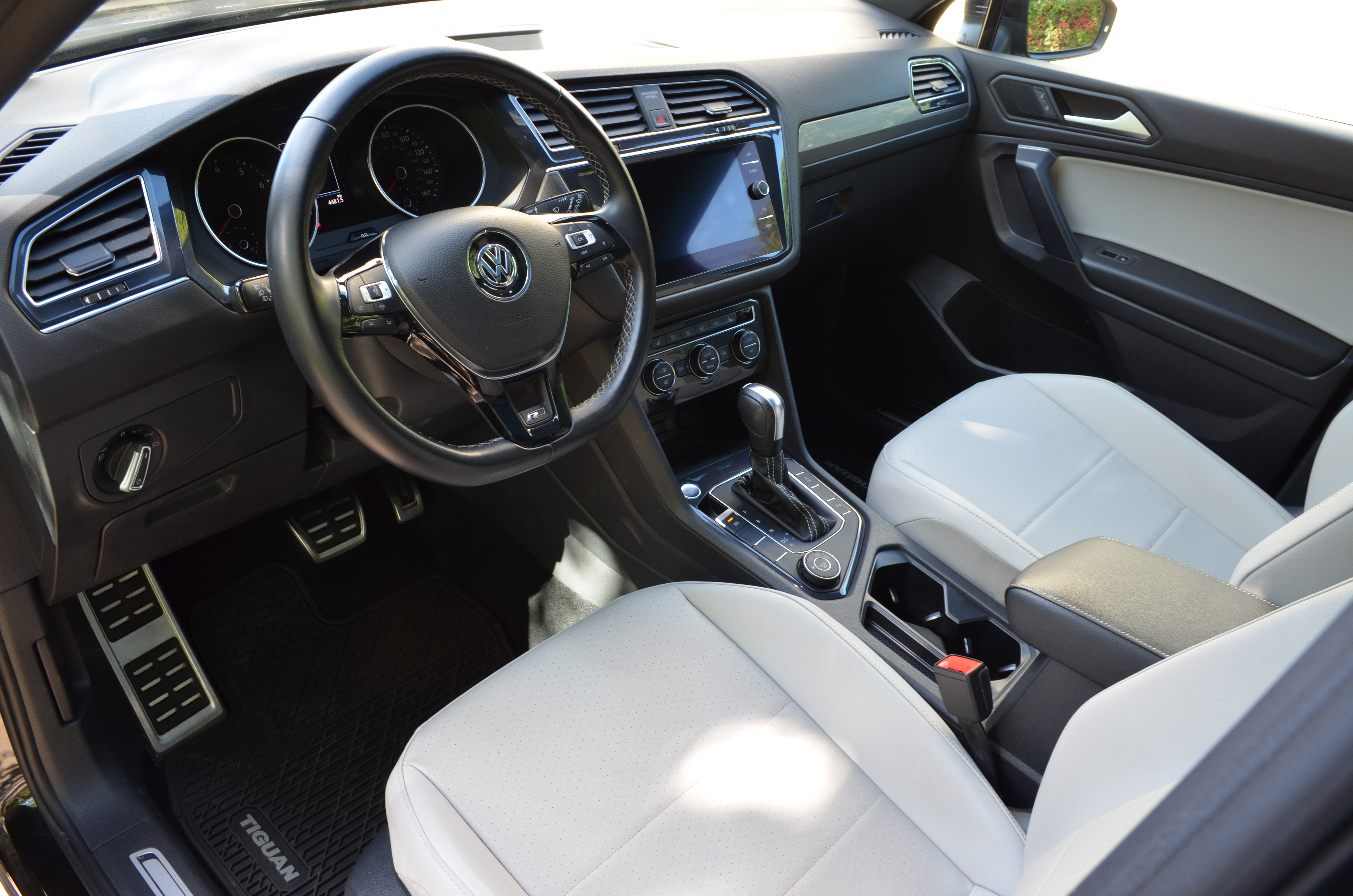Used 2021 Volkswagen Tiguan SE R-Line AWD/4WD image 11