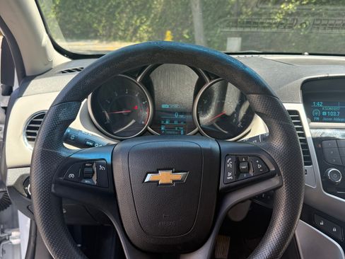 Used 2014 Chevrolet Cruze LS FWD image 20