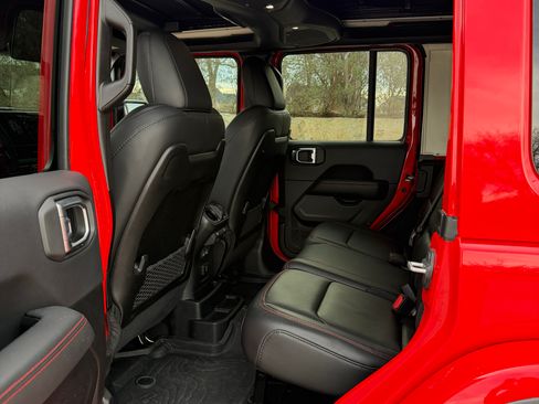 Used 2024 Jeep Wrangler Unlimited Rubicon image 12