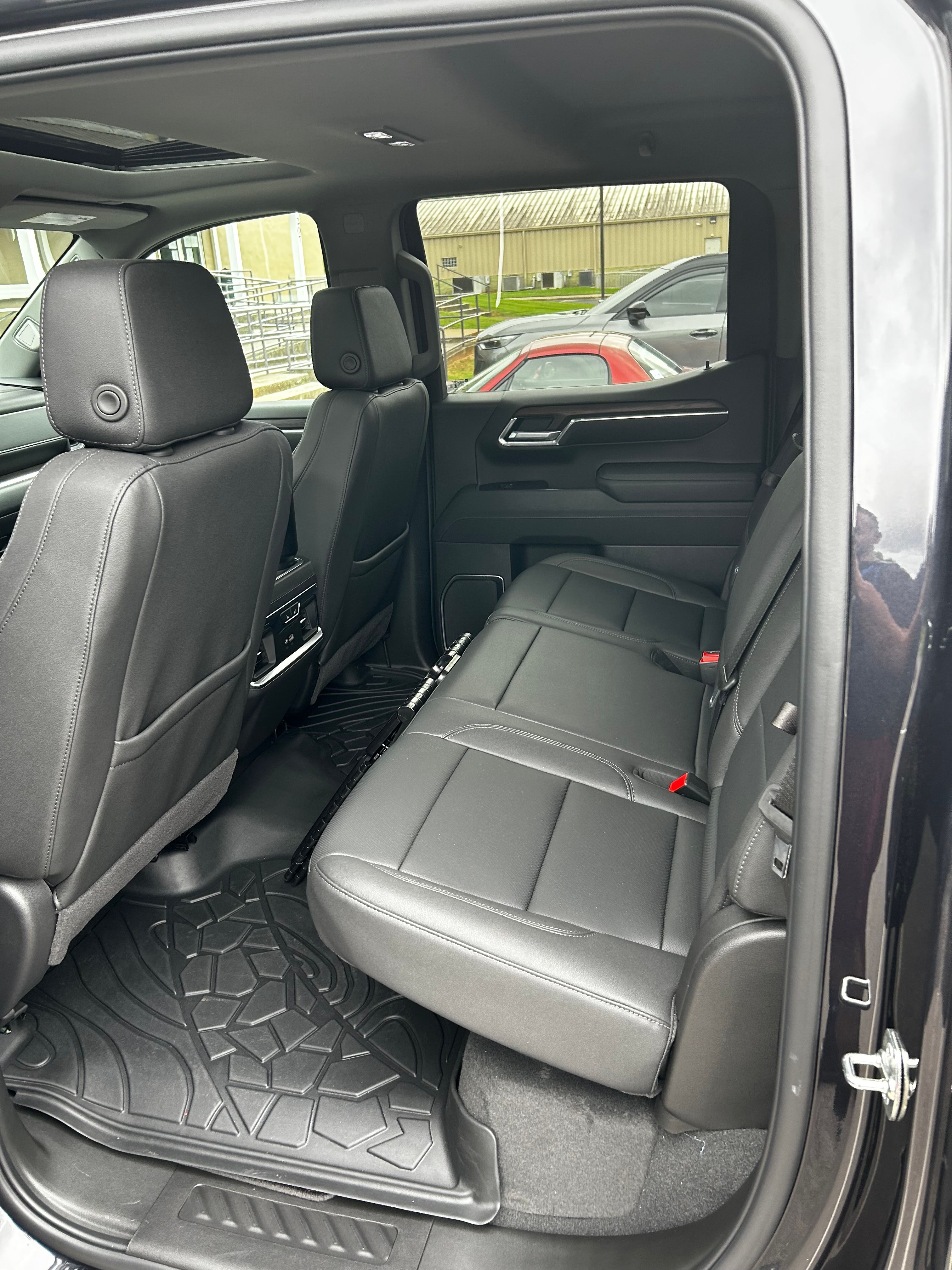 Used 2026 GMC Sierra 1500 SLT w/ SLT Convenience Package AWD/4WD image 8