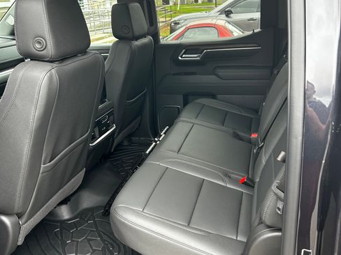 Used 2026 GMC Sierra 1500 SLT w/ SLT Convenience Package AWD/4WD image 8