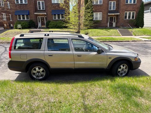 Used 2002 Volvo V70 Cross Country AWD/4WD image 4