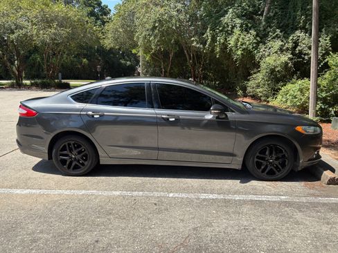 Used 2015 Ford Fusion SE w/ Equipment Group 202A FWD image 6