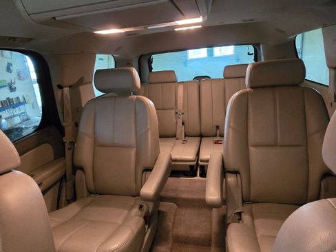 Used 2008 Chevrolet Tahoe LTZ w/ LTZ Preferred Equipment Group image 9