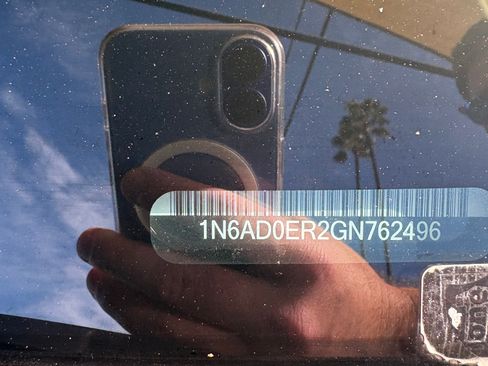 Used 2016 Nissan Frontier SV image 18