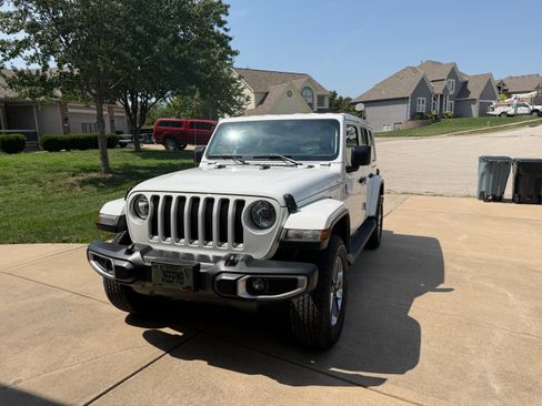 Used 2021 Jeep Wrangler Unlimited Sahara w/ Uconnect 4C Nav & Sound Group AWD/4WD image 2