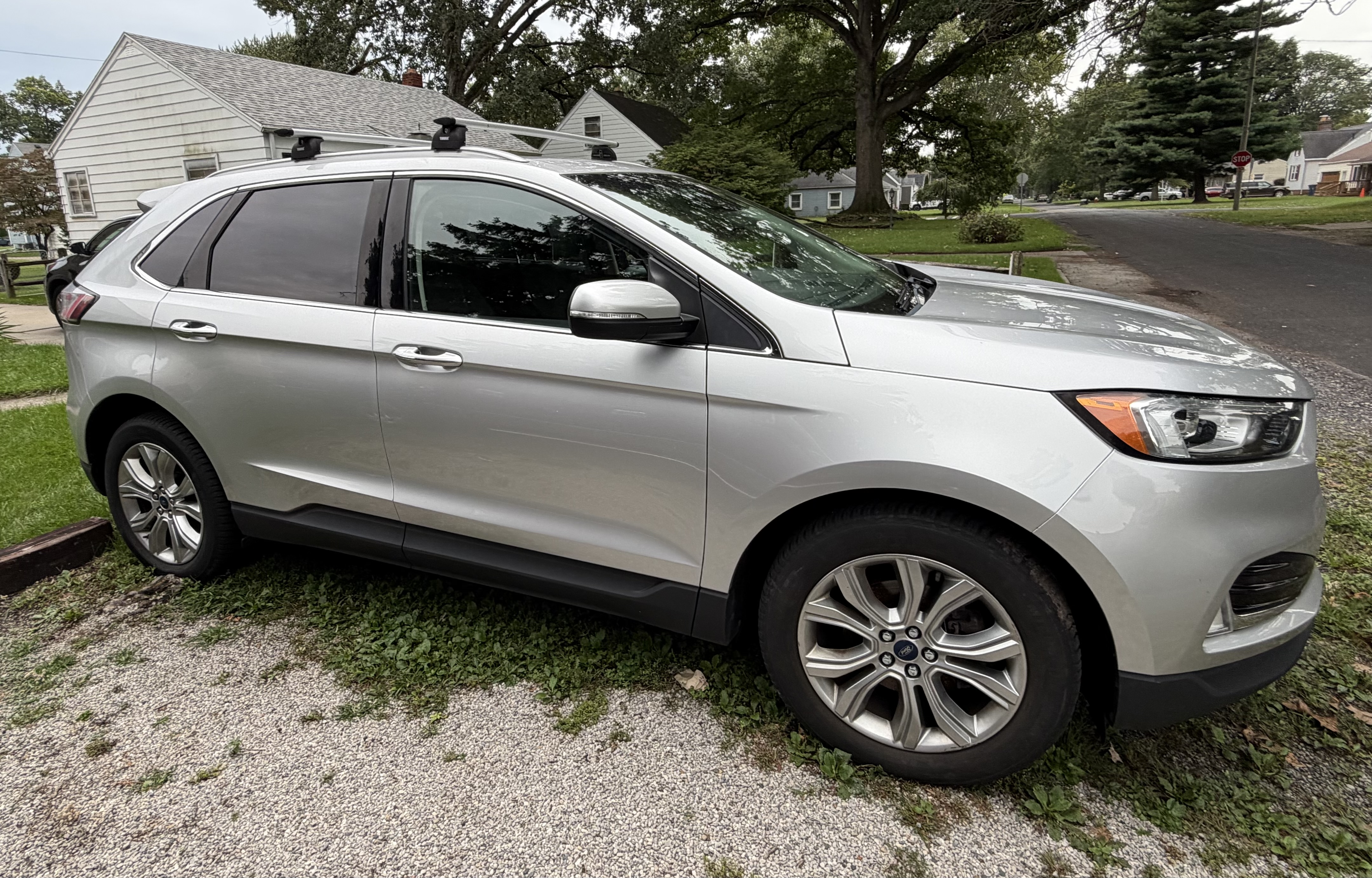 Used 2019 Ford Edge Titanium FWD image 1