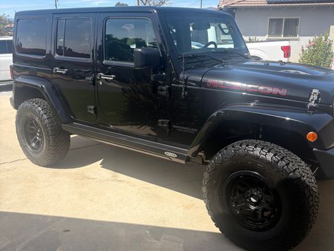 Used 2016 Jeep Wrangler Unlimited Rubicon image 2