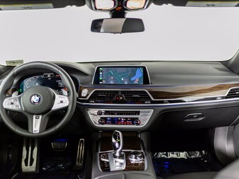 Used 2020 BMW 750i xDrive 750i xDrive Sedan 4D w/ Autobahn Package image 21