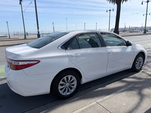 Used 2017 Toyota Camry LE image 8